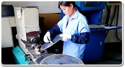 Quality inspection of diamond circular saw blades (8) Quality inspection of diamond circular saw blades (8)